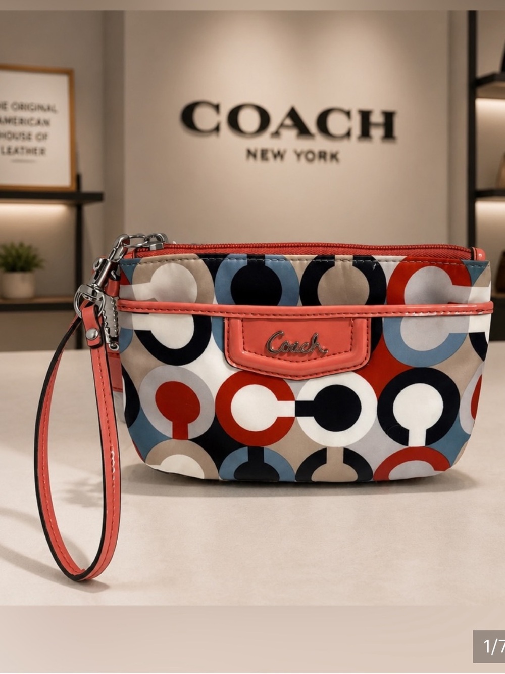 COACH Wristlet Op Art with Patent Leather trim, EUC🌷
